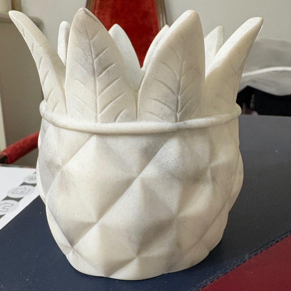 Bath & Body Works Faux Marble Pineapple single-wick Candle Stand Holder